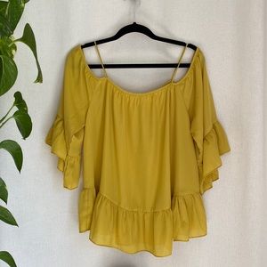 Off the shoulder blouse / size M / yellow